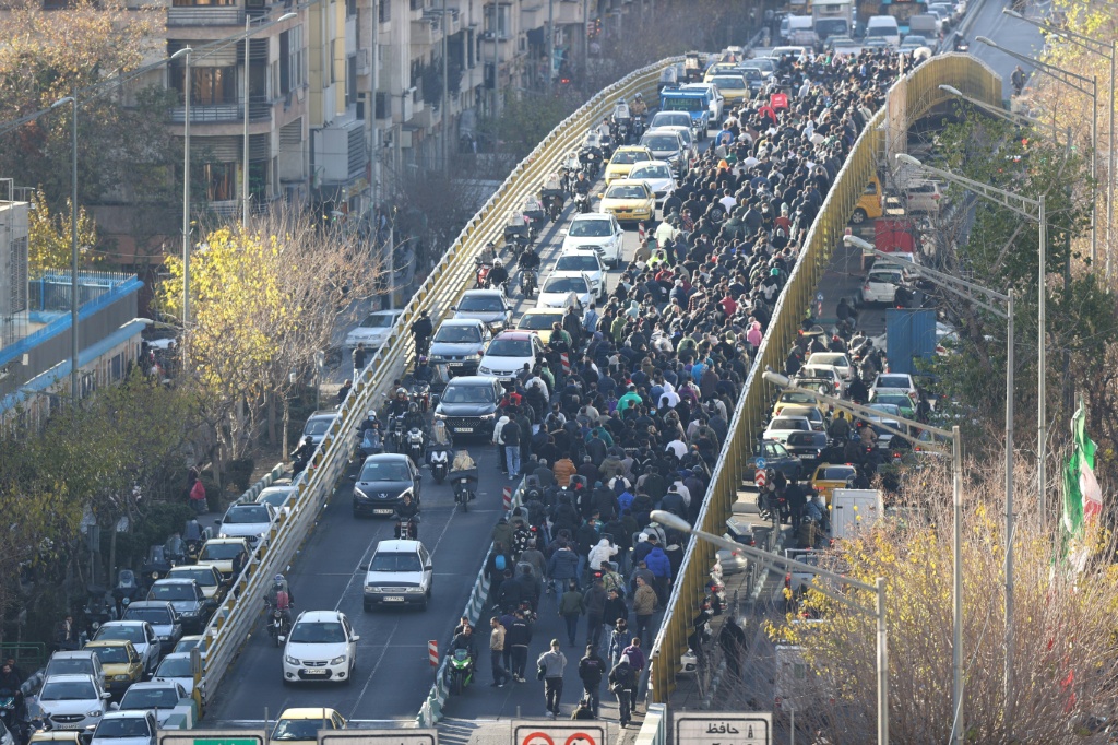 تظاهرة لتجار في طهران في 29 كانون الأول/ديسمبر 2025 (ا ف ب)