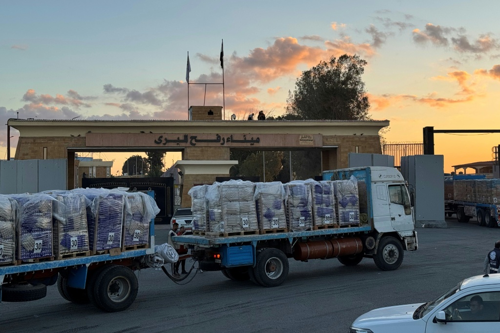 منذ بداية الحرب، أعفت إسرائيل نفسها من الاهتمام بالسكان الفلسطينيين في غزة، بخلاف قوانين الحرب في القانون الدولي (ا ف ب)