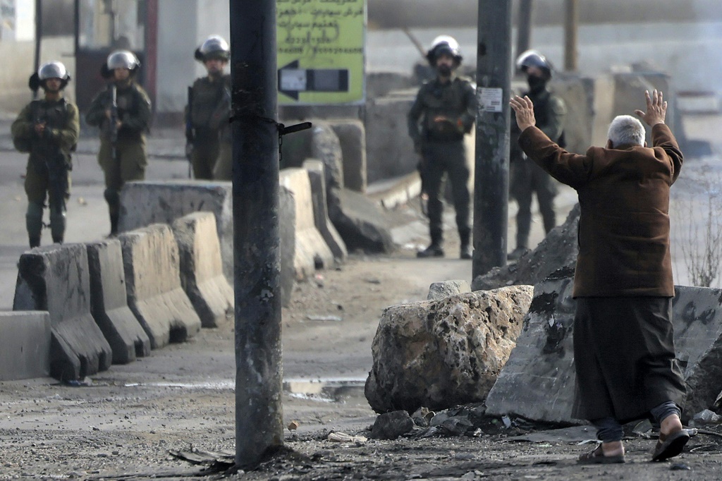 والترابين قرية بدويّة فلسطينية لا تعترف بها سلطات الاحتلال بتل أبيب، وتقع في صحراء النقب جنوب إسرائيل. (ا ف ب)