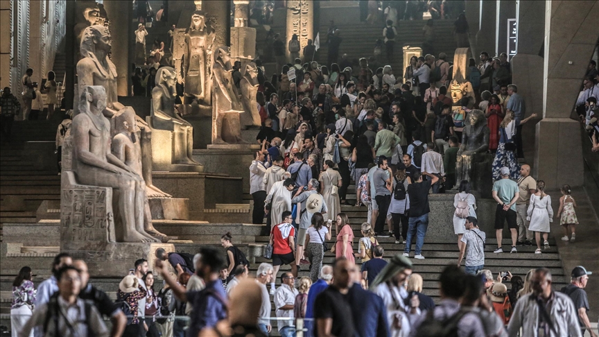 19 مليون سائح.. مصر تسجل رقما تاريخيا بعدد السياح في 2025 (الأناضول)