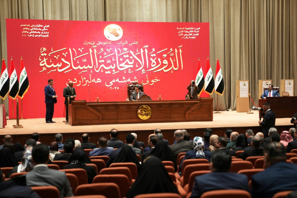 صورة وزعتها الدائرة الإعلامية بمجلس النواب العراقي في 29 كانون الأول/ديسمبر 2025 والتُقطت خلال الجلسة الأولى من الدورة البرلمانية السادسة (ا ف ب)