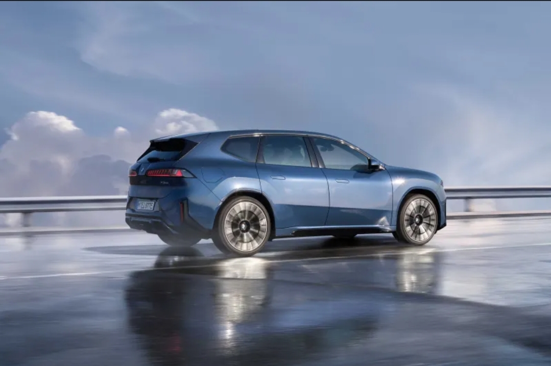 BMW iX3 الكهربائية المستقلة (الرجل)