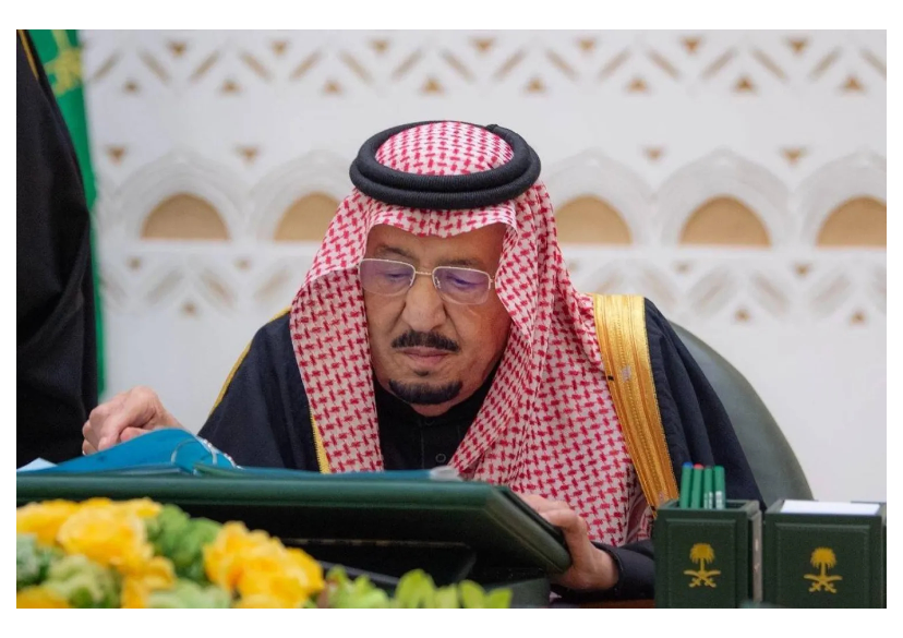الملك سلمان بن عبد العزيز مترئساً جلسة مجلس الوزراء السعودي في الرياض الثلاثاء (واس)