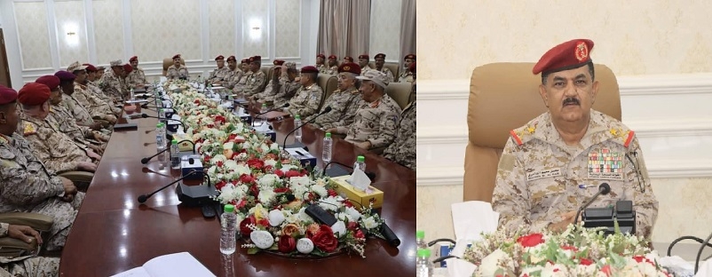  وزير الدفاع محسن الداعري خلال الإجتماع المشبوه (اعلام يمني)