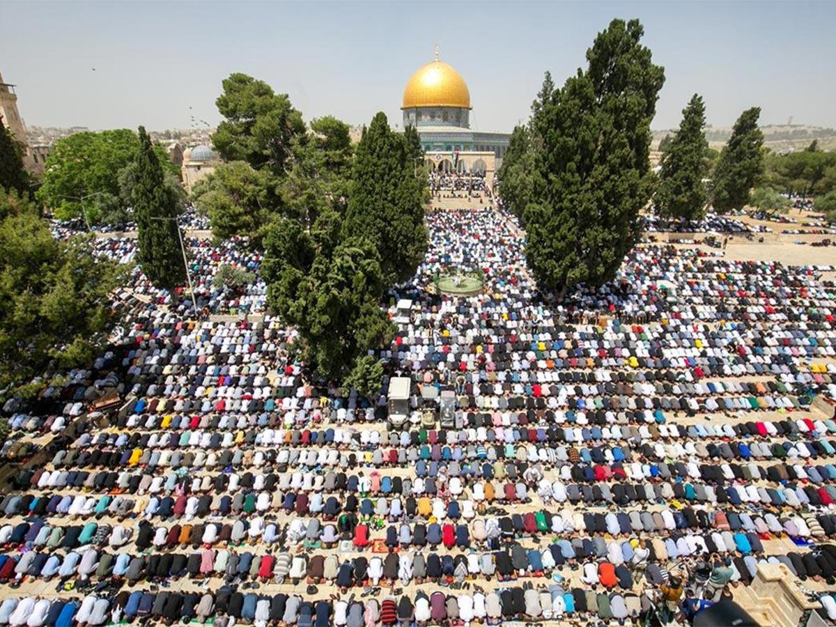 واصل قوات الاحتلال فرض قيود مشددة على دخول المصلين إلى المسجد الأقصى خاصة خلال أيام الجمعة، كما تحرم آلاف الفلسطينيين من محافظات الضفة الغربية من الوصول إلى القدس لأداء الصلاة في الأقصى (قنا)