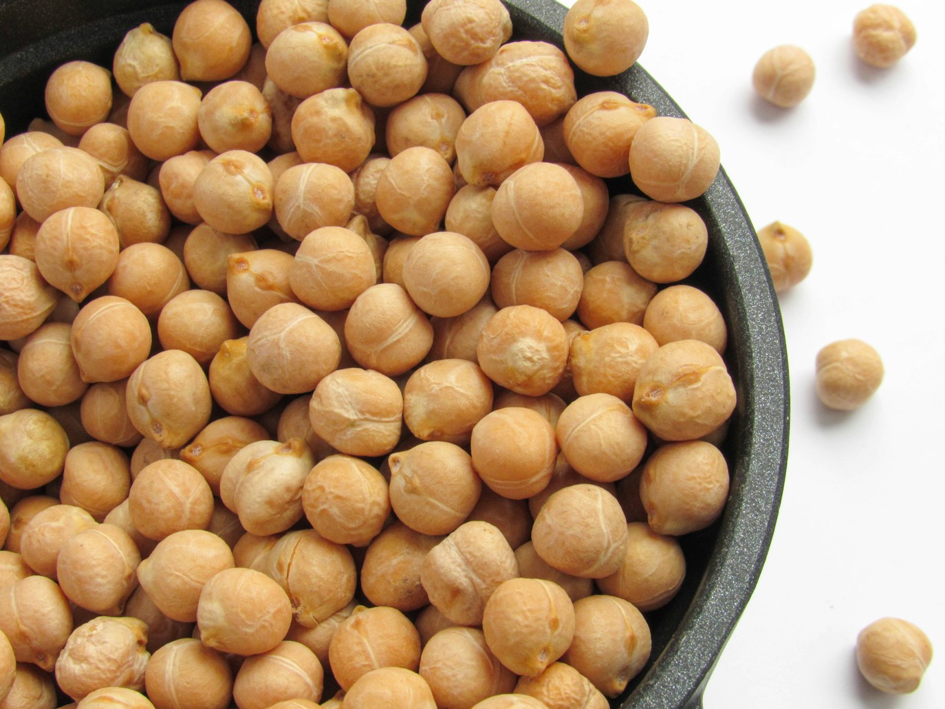 سحب منتجات حمص من الأسواق الأمريكية بسبب مكون خفي قد يهدد الحياة (أونسبلاش)