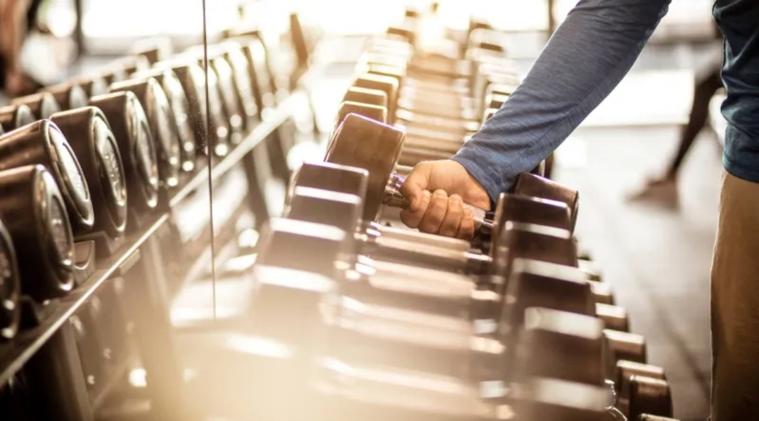 لماذا نفشل في الالتزام بالرياضة؟ دراسة تكشف (الرجل)