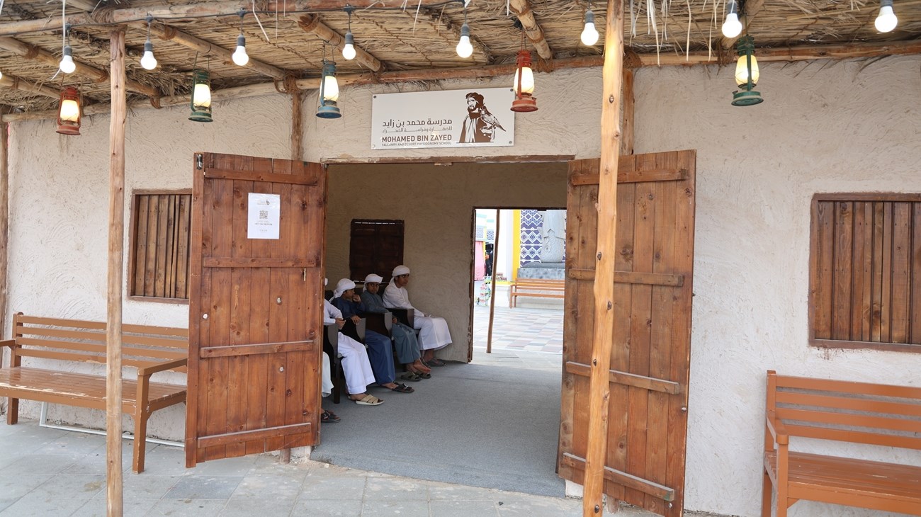 حضور سنوي بارز لـ(نادي صقاري الإمارات).. في (مهرجان الشيخ زايد) (زهرة الخليج)