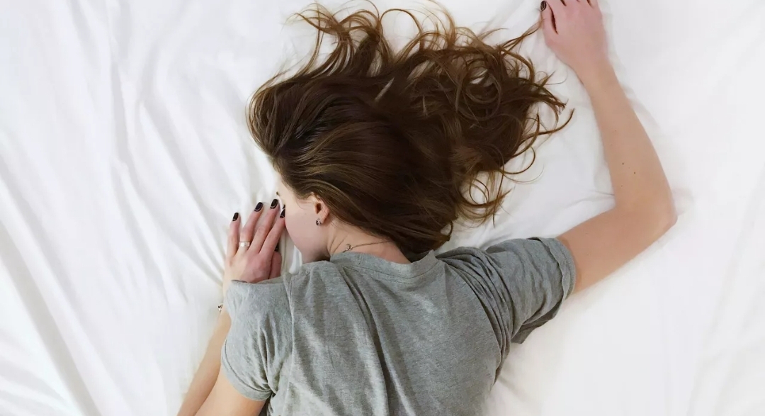 الكوابيس المتكررة تعكس اعتلالا عصبيا كامنا وليس مجرد اضطراب في النوم (أونسبلاش)