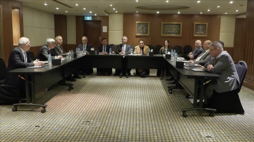 رئيس لجنة إدارة غزة: بدأنا العمل من القاهرة ووعود بـ(دعم مالي كبير) (الأناضول)