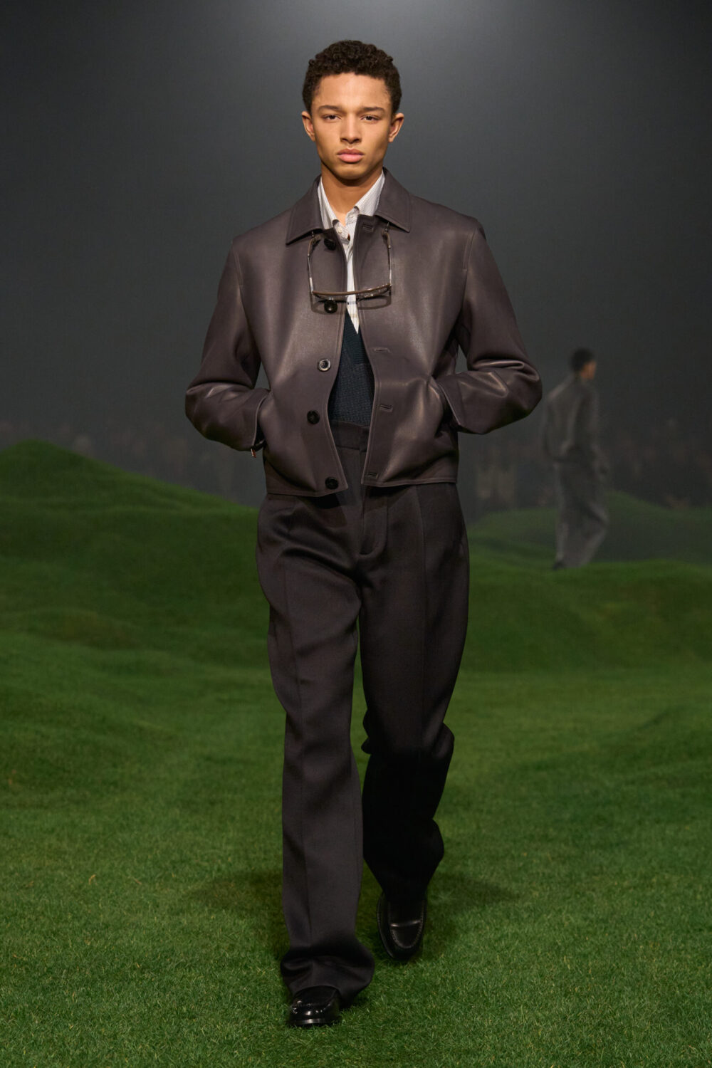 سترة جلدية أنيقة بتصميم بسيط - المصدر: Zegna