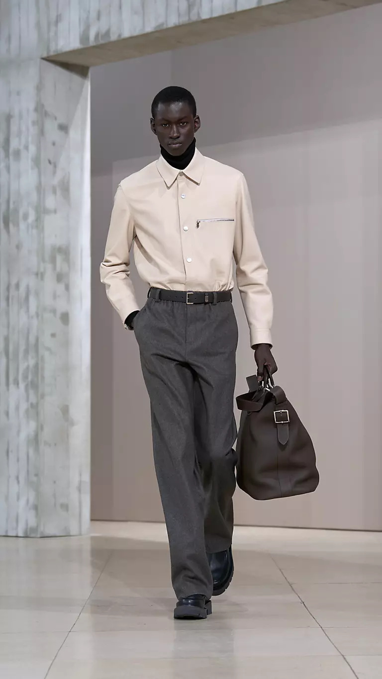 سروال بتصميم كلاسيكي أنيق - المصدر: Hermes