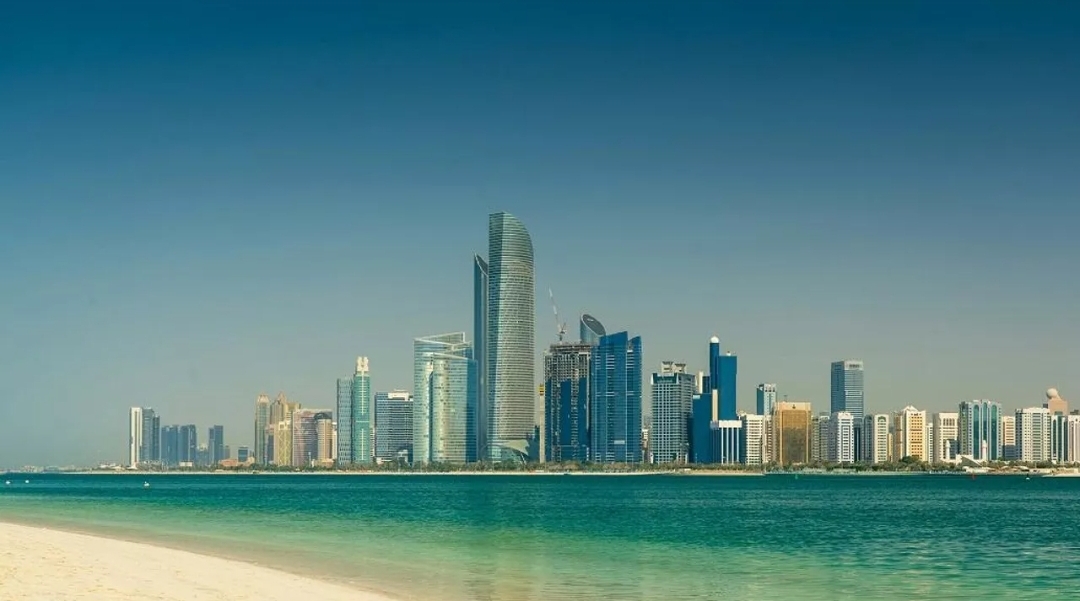 إعلام: انطلاق المفاوضات بين وفود روسيا وأمريكا وأوكرانيا في أبو ظبي (أونسبلاش)