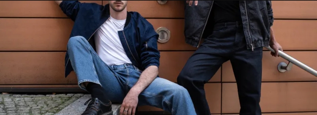 الثقة والراحة معًا: قَصّة الكاروت فيت تقتحم مجددًا موضة الرجال (الرجل)