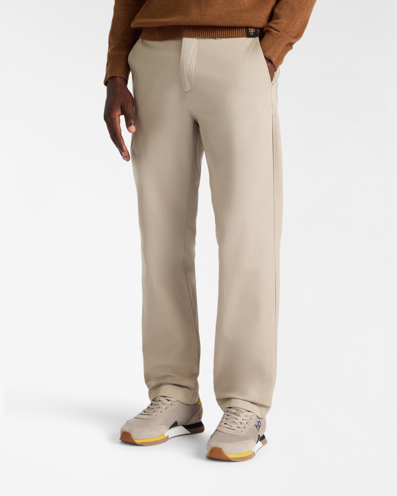 سروال Carrot Fit Cargo Pants with Patch Pockets من Harmont & Blaine - المصدر : Harmont & Blaine 
