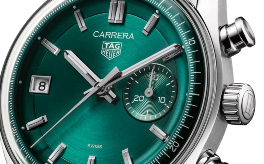 إصدار جديد من TAG Heuer.. ما سر الميناء الأخضر في ساعة Carrera Chronograph؟ (الرجل)