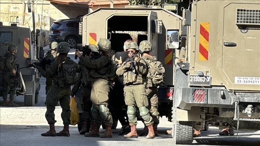 الجيش الإسرائيلي يعتقل 89 فلسطينيا في الضفة الغربية (الأناضول)