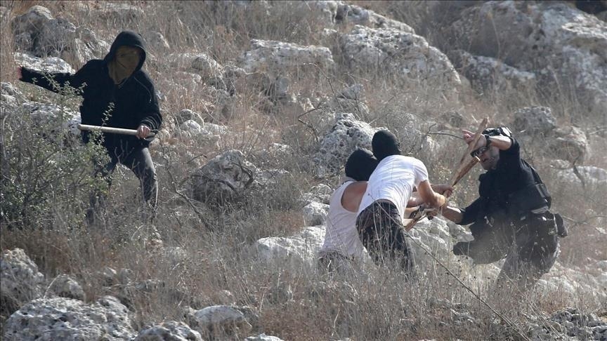 في حدث منفصل، قالت وكالة الأنباء الرسمية الفلسطينية "وفا" إن مستوطنين هاجموا منزلا في بلدة قُصرة، جنوب مدينة نابلس (شمال).  وأشارت إلى "تصدي المواطنين لهم، دون أن يبلغ عن إصابات" (الاناضول)