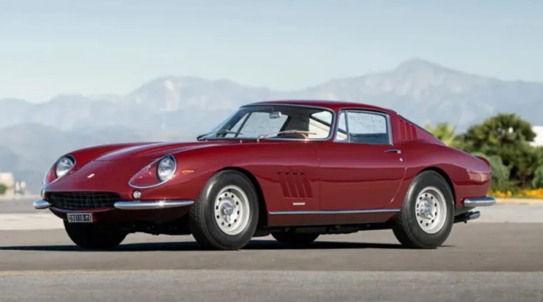 سيارة Ferrari 275 GTB/4 النادرة للبيع بمزاد بالم بيتش.. هل تتخطى 3.6 مليون دولار؟ (الرجل)