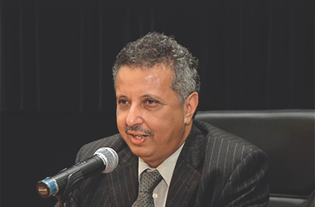د.عمر عبد العزيز (مواقع التواصل)