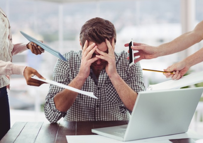 كيف تفهم مشاعرك من دون أن تضيّع نفسك في دوامة الانفعالات؟ (سيدتي)