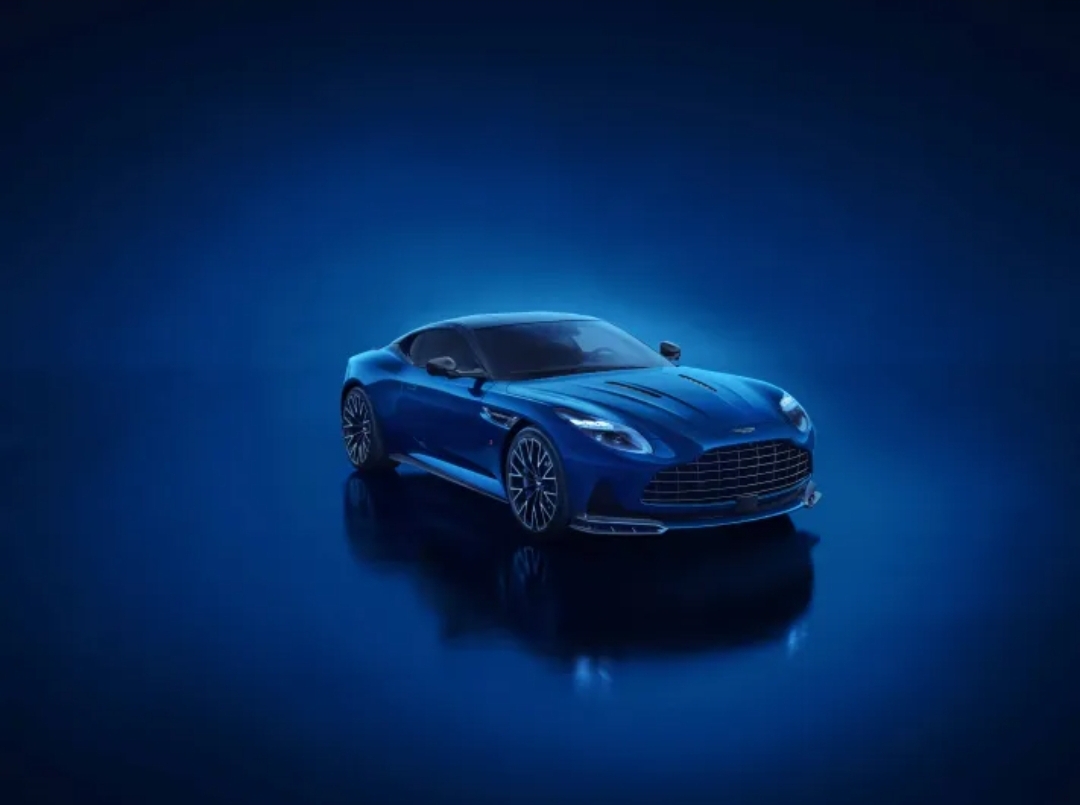 Aston Martin DB12 S.. الأرستقراطية الرشيقة (الرجل)