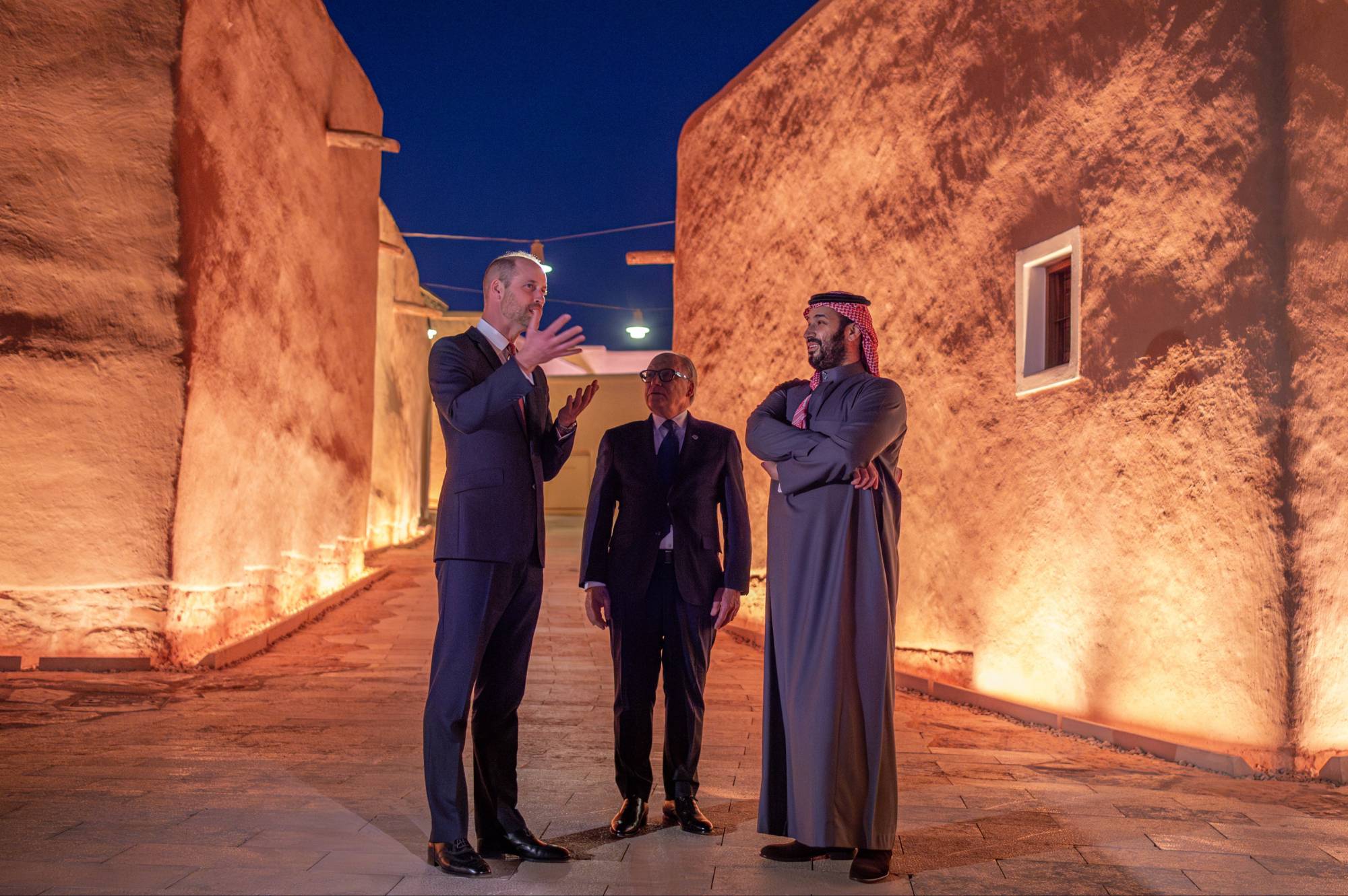 الأمير محمد بن سلمان خلال جولة مع الأمير ويليام في الدرعية التاريخية (واس)
