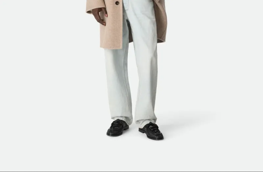 أحذية Le Loafers من Saint Laurent: لماذا أصبحت خيار النجوم؟ (الرجل)