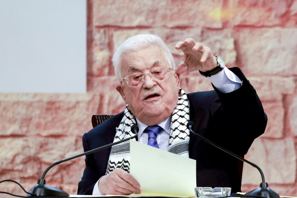 الرئيس الفلسطيني محمود عباس متحدثا في رام الله في تشرين الثاني/نوفمبر 2025 (ا ف ب)