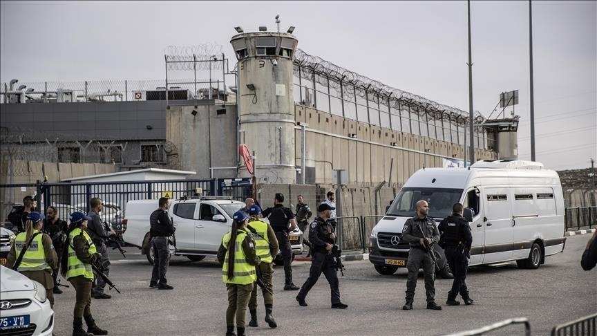 1200 شخصية إسرائيلية تعارض مشروع قانون إعدام أسرى فلسطينيين (الأناضول)