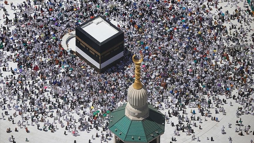 السعودية تعزز جاهزية الحرمين لاستقبال المعتمرين في رمضان (الأناضول)