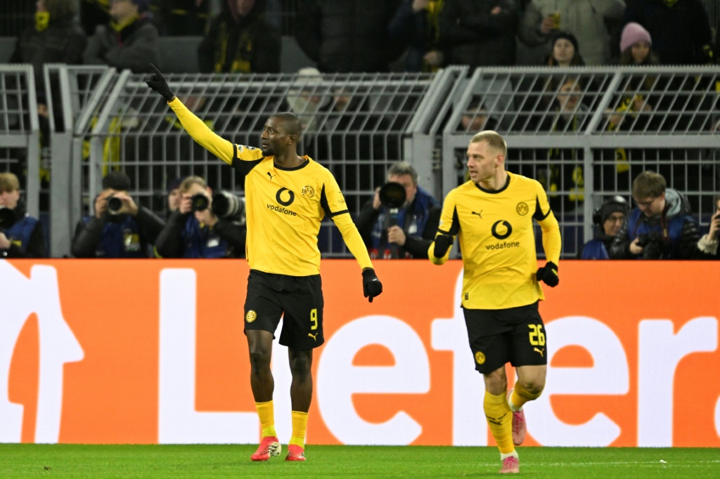 الغيني سيرهو غيراسي سجل هدف دورتموند الأول في مواجهة اتالانتا الإيطالي (2-0) في ذهاب ملحق ثمن نهائي دوري أبطال أوروبا لكرة القدم الثلاثاء في 17 شباط/فبراير 2026 (ا ف ب)
