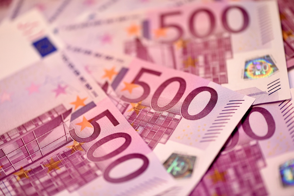 أرشيفية لأوراق نقدية من فئة 500 يورو (ا ف ب)