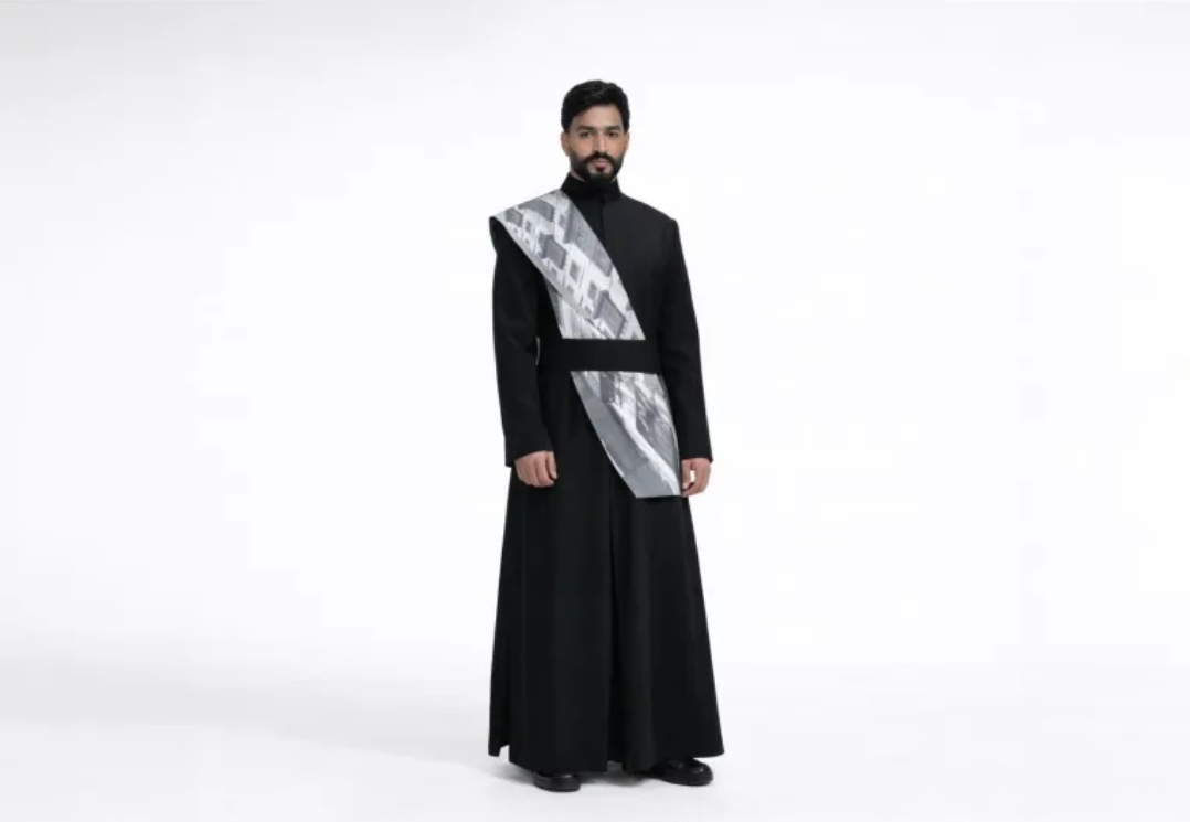 الأزياء التراثية في سياق عالمي: تفاصيل مشاركة (100 براند سعودي) في كأس السعودية (الرجل)