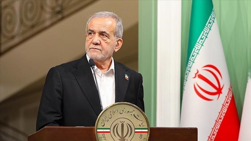 بزشكيان: طهران لن تستسلم للضغوط والصعوبات (الأناضول)