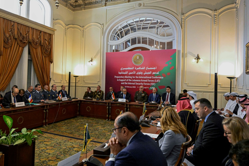 لقطة من اجتماع تحضيري في القاهرة لمؤتمر دعم القوات المسلحة اللبنانية في 24 شباط/فبراير 2026 (ا ف ب) 