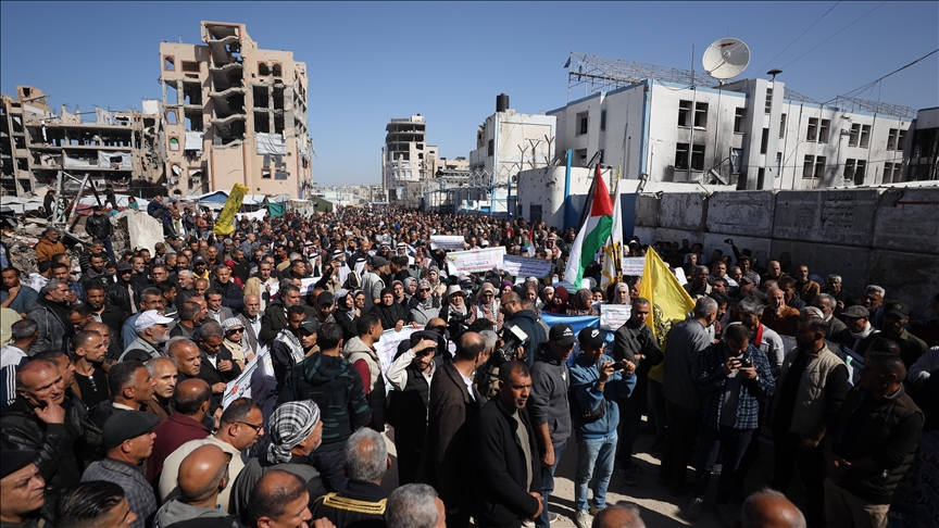 "الخط الأصفر"، خط وهمي وضع مؤقتا بموجب اتفاق وقف النار، ويفصل بين مناطق انتشار الجيش الإسرائيلي التي تبلغ نحو 53 بالمئة من مساحة القطاع شرقا، والمناطق المسموح للفلسطينيين بالتحرك فيها غربا (الاناضول)