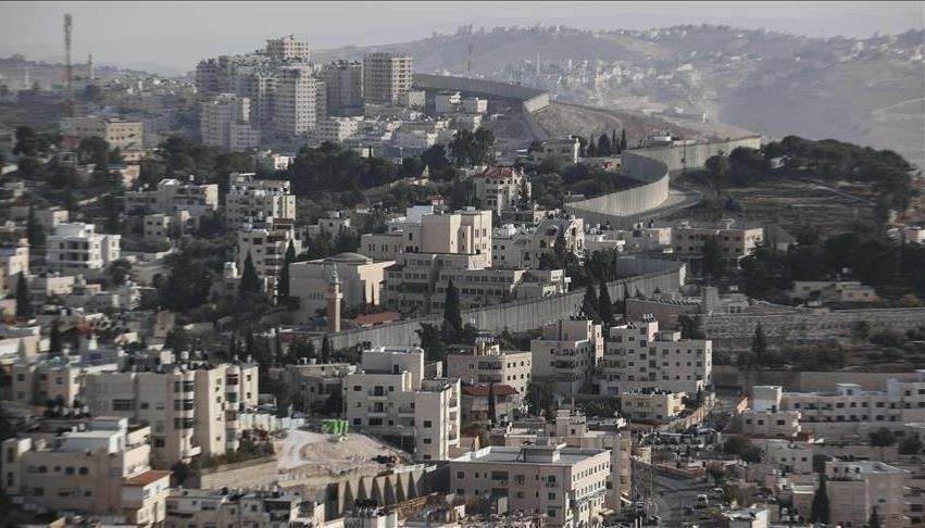 فلسطينيون: بالخدمات القنصلية واشنطن تطَّبع ضم الضفة لإسرائيل (الأناضول)