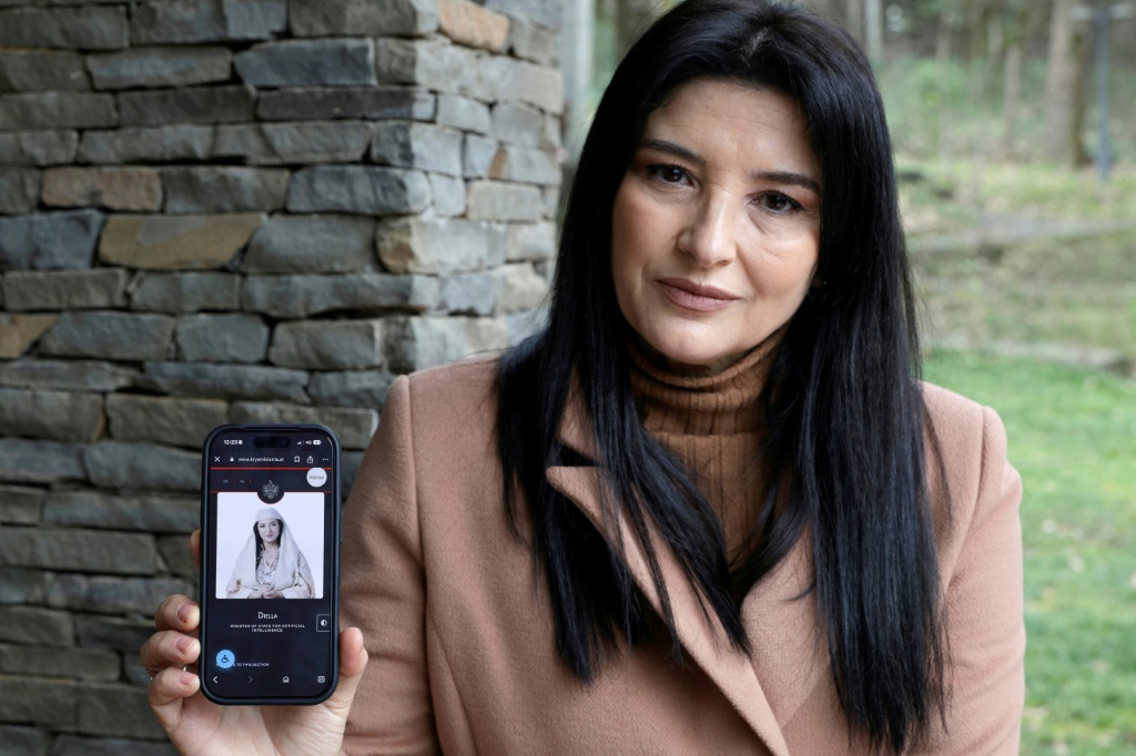 الممثلة الألبانية أنيلا بيشا خلال مقابلة مع وكالة فرانس برس (ا ف ب)