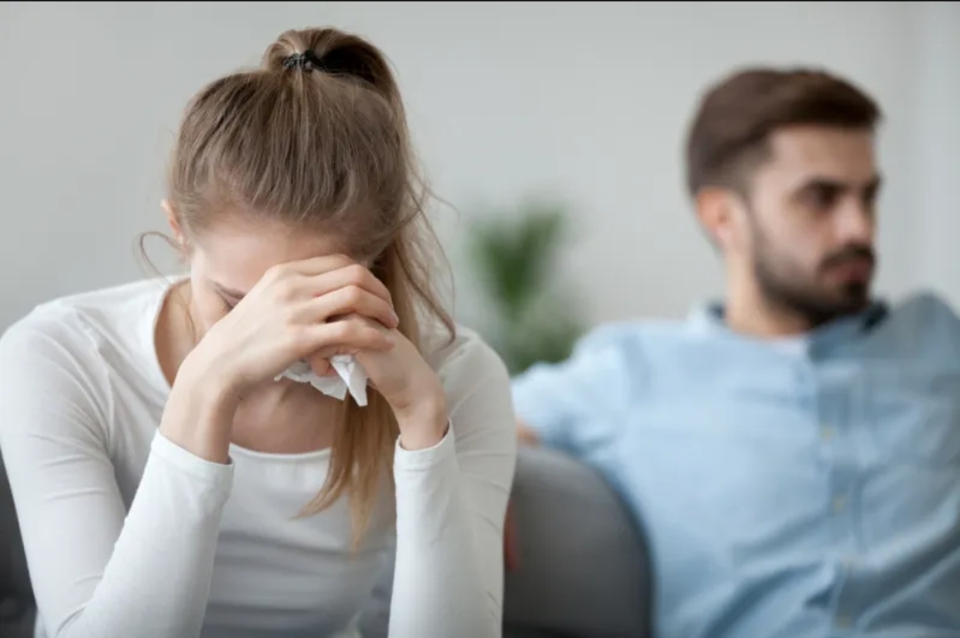 لغز الألم المزمن عند النساء.. دراسة حديثة تكشف تفوق المناعة الذكرية (أونسبلاش)