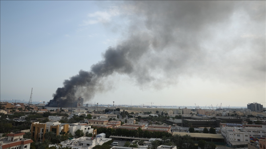 قال المصدر إن "استهداف رادار الإنذار لم يسفر عن وقوع إصابات، فيما نقيم الأضرار المادية" (الاناضول)