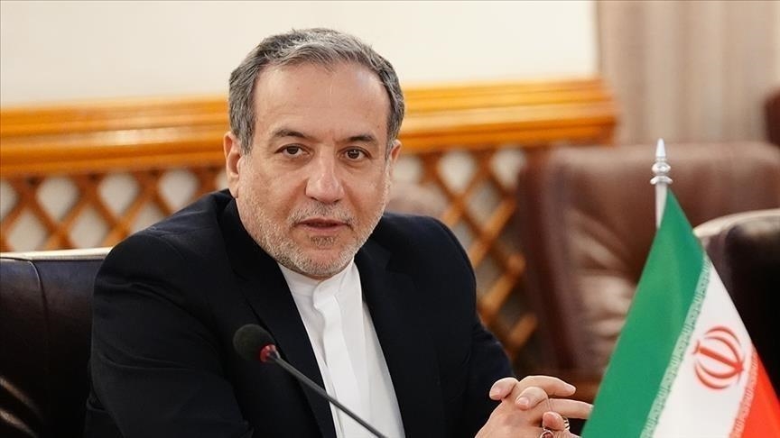 عراقجي: الرد الإيراني يستهدف القواعد الأمريكية لا دول المنطقة (الأناضول)