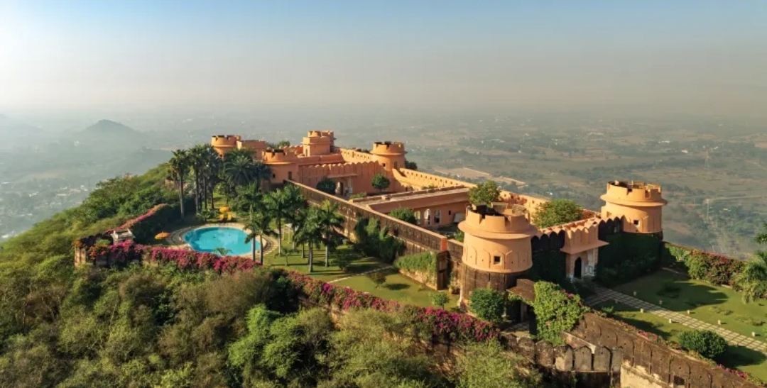 Naila Fort في الهند.. وجهة إقامة فاخرة في حصن تاريخي (الرجل)