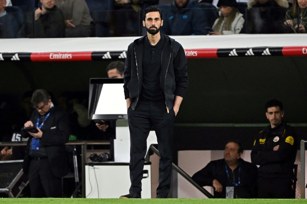 مدرب ريال مدريد الفارو اربيلوا خلال المباراة ضد خيتافي في الدوري الاسباني لكرة القدم. مدريد في 2 اذار/مارس 2026 (اف ب)
