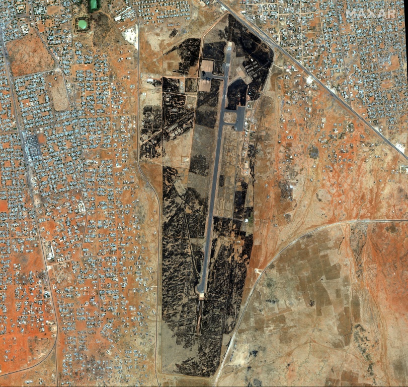 صورة موزعة من الارشيف التقطتها ماكسار تكنولوجيز عبر الأقمار الصناعية بتاريخ 18 نيسان/أبريل 2023 تظهر لقطة عامة لقاعدة الأُبيّض الجوية في السودان (ا ف ب)