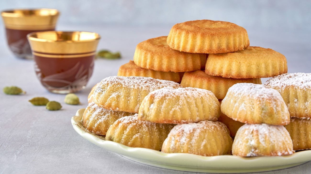 حلويات عيد الفطر.. المعمول والقهوة يتصدران المشهد (زهرة الخليج)