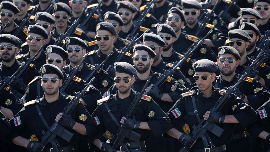 إيران.. الحرس الثوري والجيش يعلنان ولاءهما للمرشد الجديد (الأناضول)