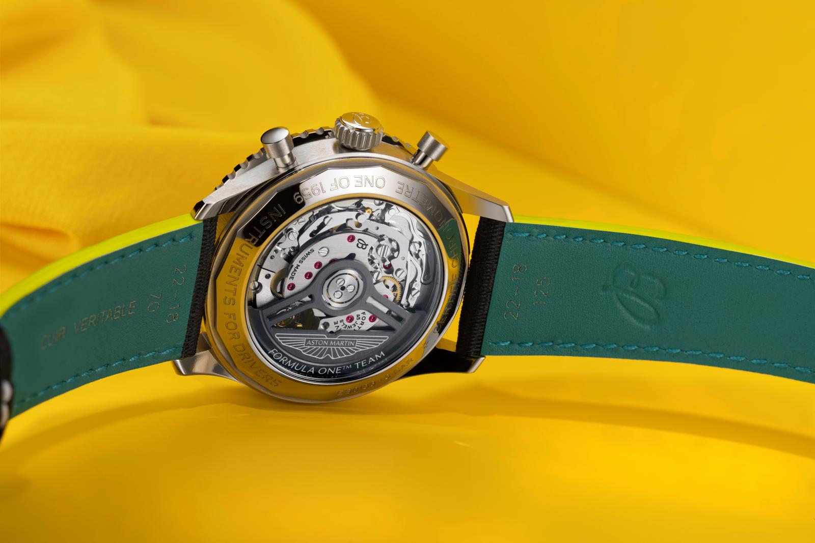 حين تلتقي الدقّة بالسرعة: Breitling و Aston Martin على حلبة الفورمولا 1 (الرجل)