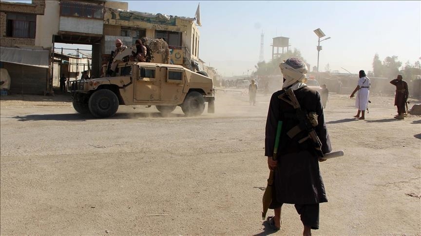 أوضحت وزارة الدفاع الأفغانية، أن الهجوم استهدف نقطة عسكرية باكستانية، مشيرة إلى مقتل 14 جنديا باكستانيا وإصابة 11 آخرين (الاناضول)