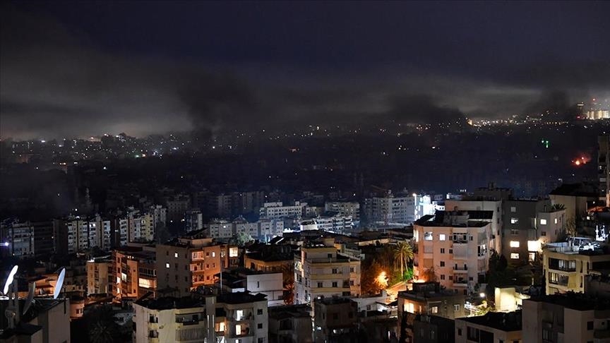 غارة إسرائيلية تستهدف الضاحية الجنوبية لبيروت (الأناضول)